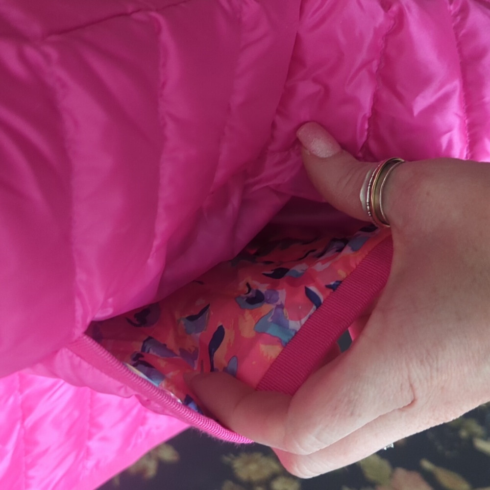 Lilly Pulitzer Cora Hot Pink Puffer Vest Size Women's Medium - Picture 5 of 7